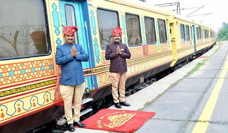 लग्जरी ट्रेन