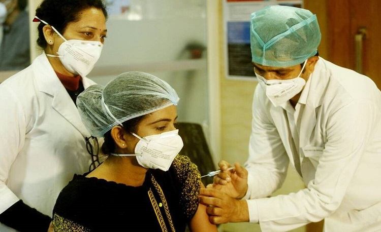 नागरिकों को कोरोना वैक्सीन