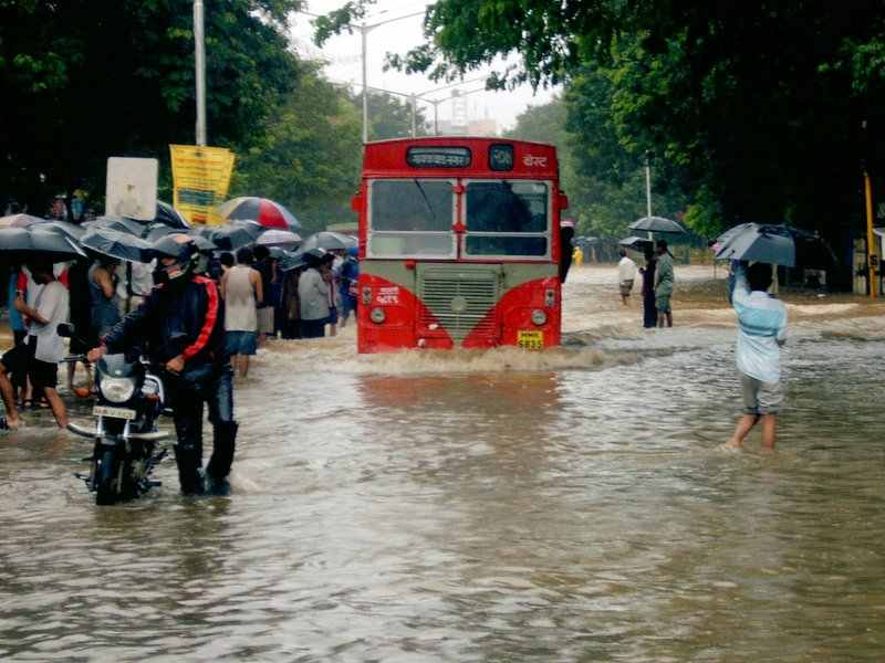 मुंबई में भारी बारिश